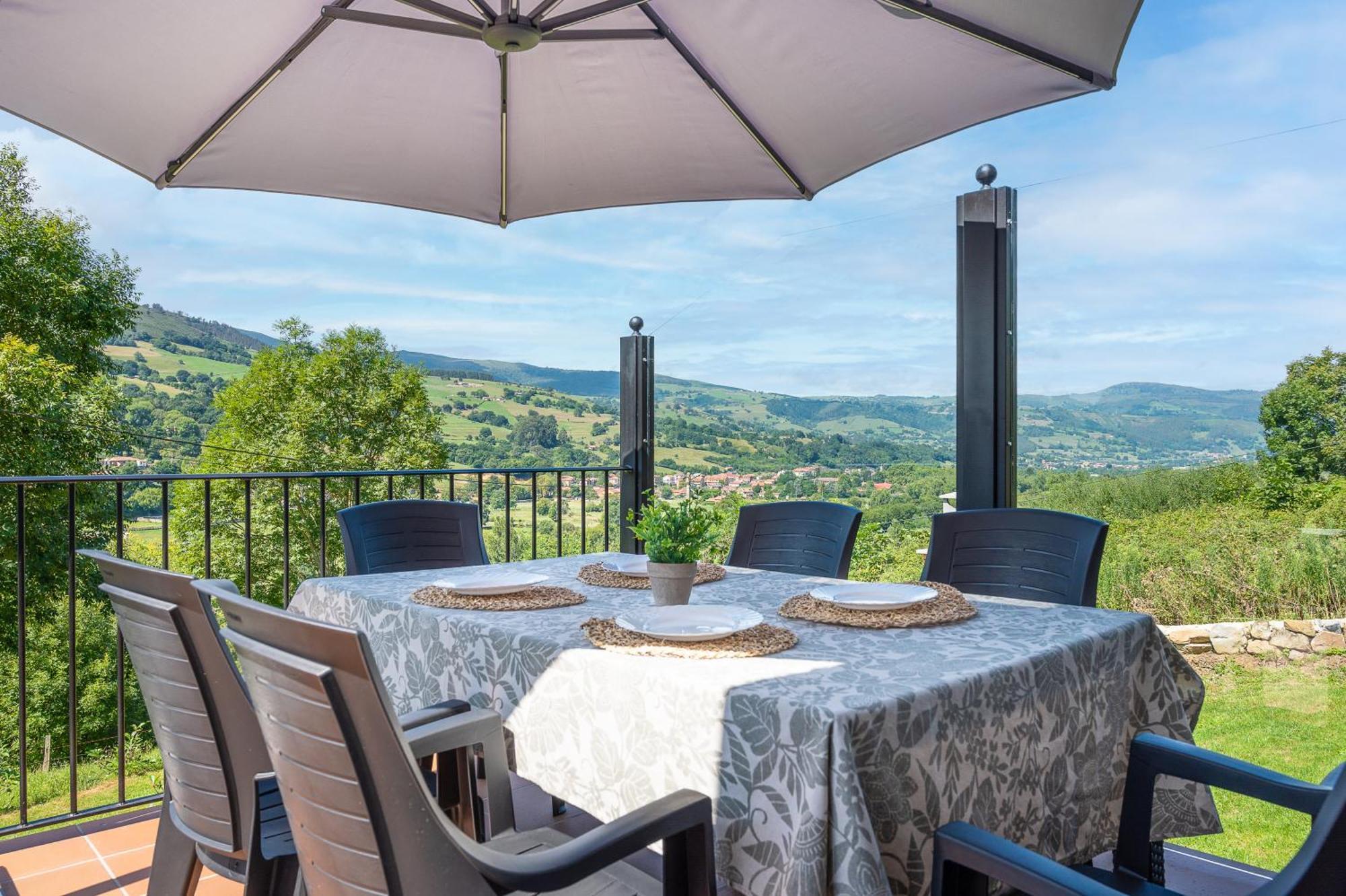 La Casuca De Barcena Holiday home *